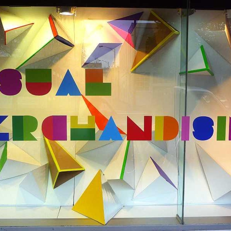 How to become visual merchandiser